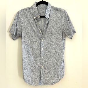 Abercrombie and Fitch moisture wicking short sleeved button down, size XS